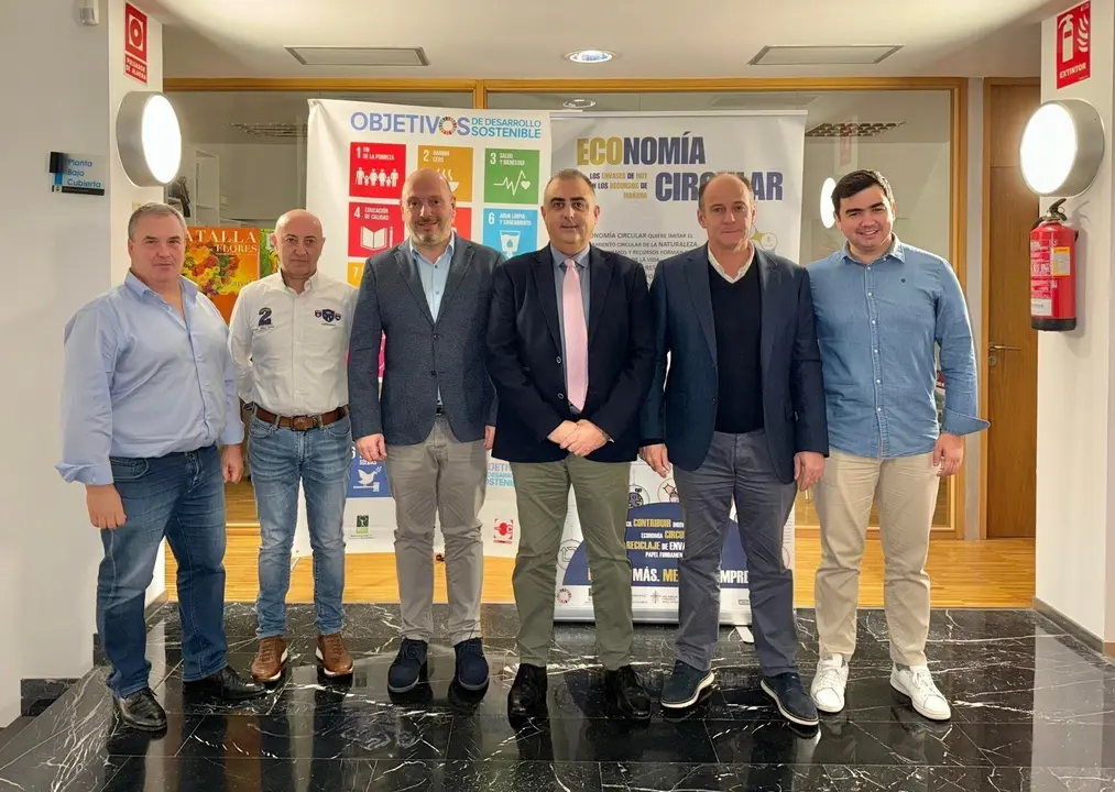 09.30 horas. Sal&oacute;n de Plenos del Ayuntamiento de Laredo
El consejero de Fomento, Ordenaci&oacute;n del Territorio y Medio Ambiente, Roberto Media, participa en la apertura de la IV jornada &lsquo;Los municipios ante el reto de la econom&iacute;a circular&rsquo;.