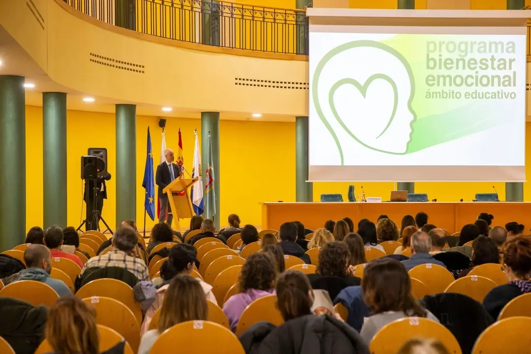 09.30 horas. Sal&oacute;n de actos de la Facultad de Derecho y Ciencias Econ&oacute;micas y Empresariales. Av. de los Castros, 56. Santander
El consejero de Educaci&oacute;n, Formaci&oacute;n Profesional y Universidades, Sergio Silva, participa en el Foro de Salud Mental. 28 NOVIEMBRE 2023 &copy; Miguel De la Parra