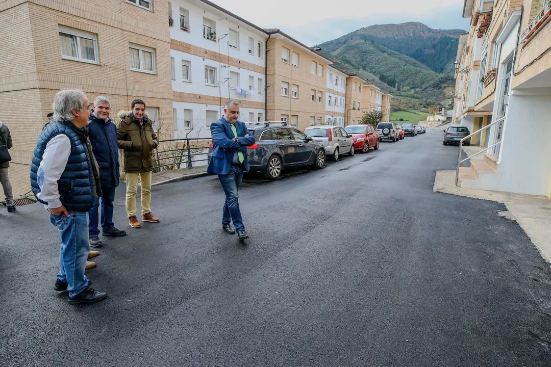 09:30 horas. Aparcamiento junto a la Iglesia de Santa Mar&iacute;a de Lebe&ntilde;a. Cillorigo de Li&eacute;bana
El consejero de Fomento, Ordenaci&oacute;n del Territorio y Medio Ambiente, Roberto Media, visita las obras de reparaci&oacute;n del argayo.