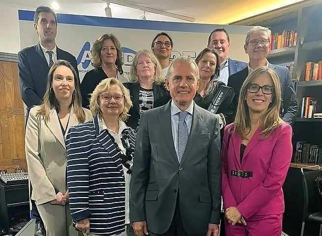 ENCUENTROS AUTONOMICOS SOBRE POL&Iacute;TICA FARMAC&Eacute;UTICA Y RECONOCIMIENTO A RESPONSABLES DE FARMACIA 
Los d&iacute;as 27 y 28 de noviembre, se han celebrado en Madrid las Jornadas "Encuentros auton&oacute;micos sobre Pol&iacute;tica Farmac&eacute;utica" organizadas por la Asociaci&oacute;n Espa&ntilde;ola de Derecho Farmac&eacute;utico (ASEDEF). 
 
7 dic 23