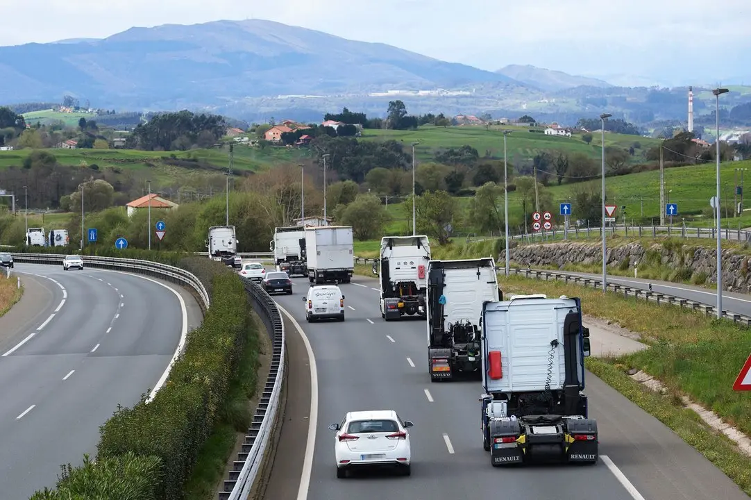 Manifestacion de transportistas, entre Santander y Torrelavega.
21/3/22 Saantander-Torrelavega

FOTOGRAFIA: JUAN MANUEL SERRANO ARCE