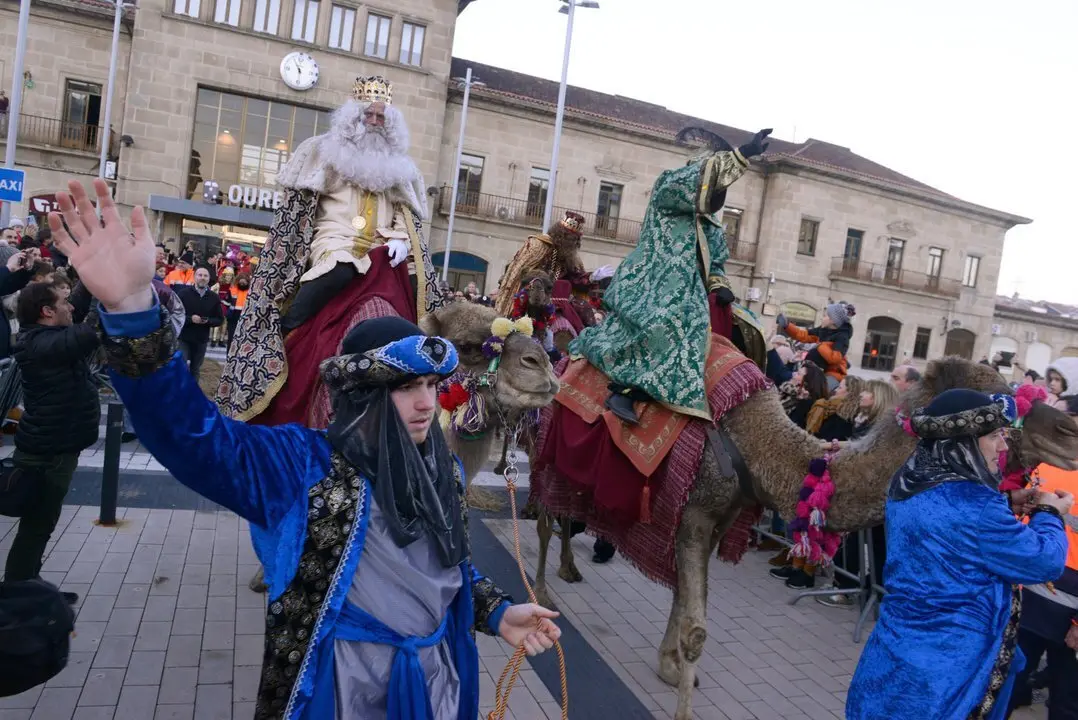 CABALGATA REYES MAGOS CON DROMEDARIOS Y CABALLOS EN OURENSE. 05/01/2023. FOTOS ROSA VEIGA