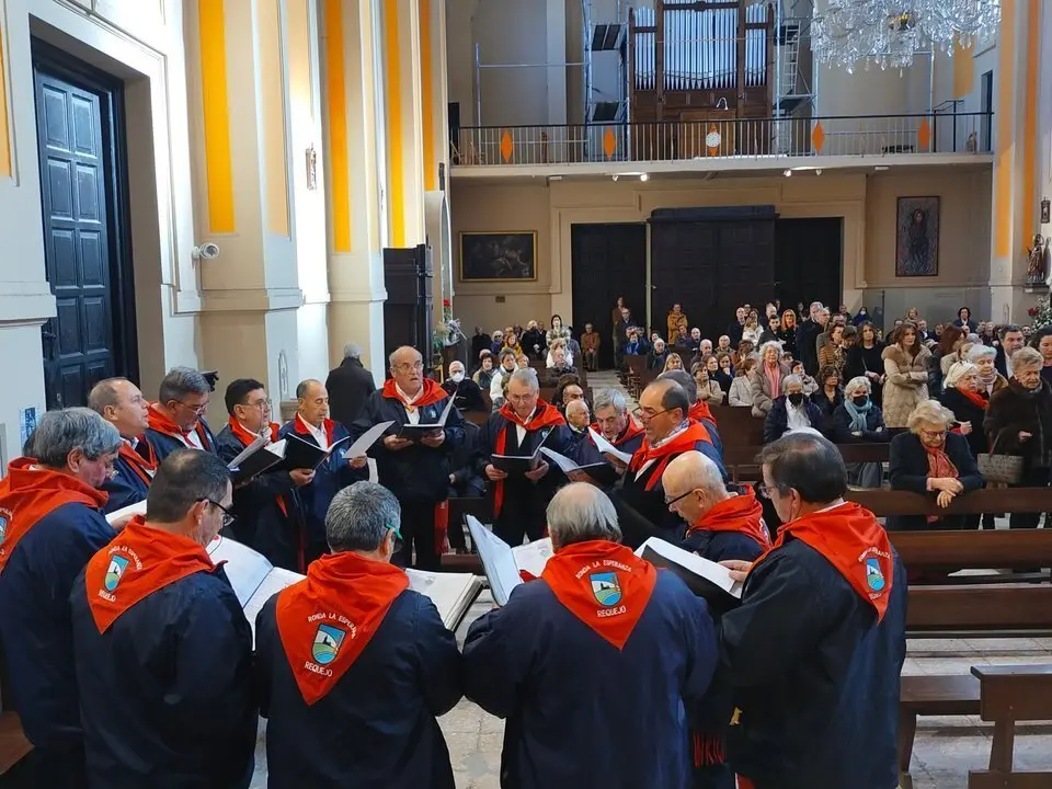 La Ronda La Esperanza cantó la misa