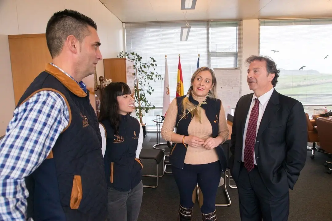 El consejero de Desarrollo Rural, Ganader&iacute;a, Pesca y Alimentaci&oacute;n, Pablo Palencia, se re&uacute;ne con Erasmus del programa CULTIVA (Programa de Estancias Formativas de J&oacute;venes Agricultores en Explotaciones Modelo).
nr
16 ene 24