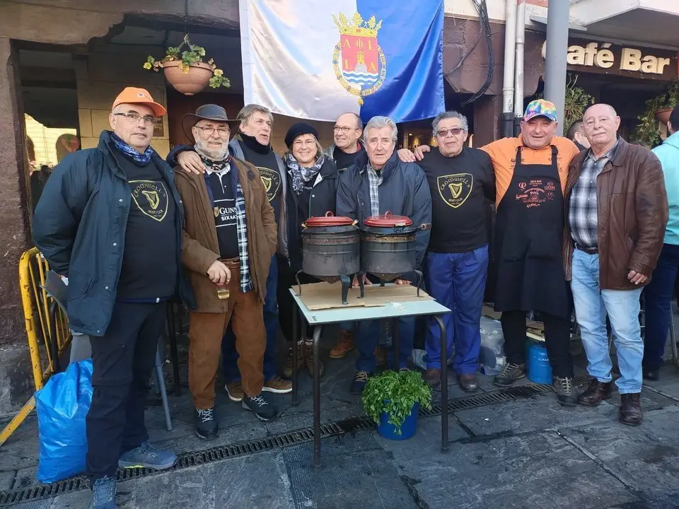 Desde hace 16 a&ntilde;os vienen los olleros de Alicante, recorriendo 900&nbsp;kil&oacute;metros