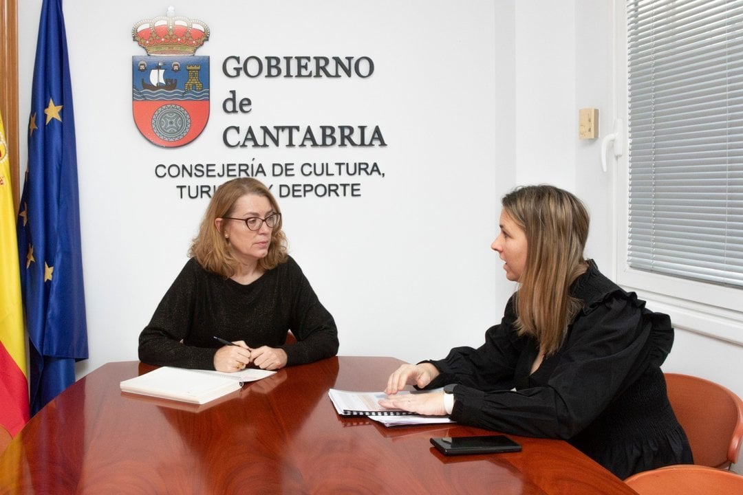 12.00.- Despacho de la consejera
La consejera de Cultura, Turismo y Deporte, Eva Guillermina Fernández, se reúne con la alcaldesa de Noja, Mireia Maza.