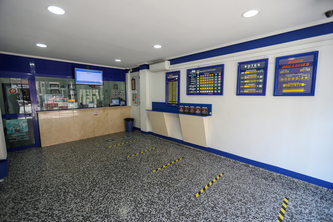 Illustration, general views of lottery administration Nº1 in Paterna Valencia, in the first week of opening during the tenth week after the Government declared the state of alarm in Spain and recommended people to stay at home to fight coronavirus COVID-19 on May 21, 2020 in Valencia, Spain