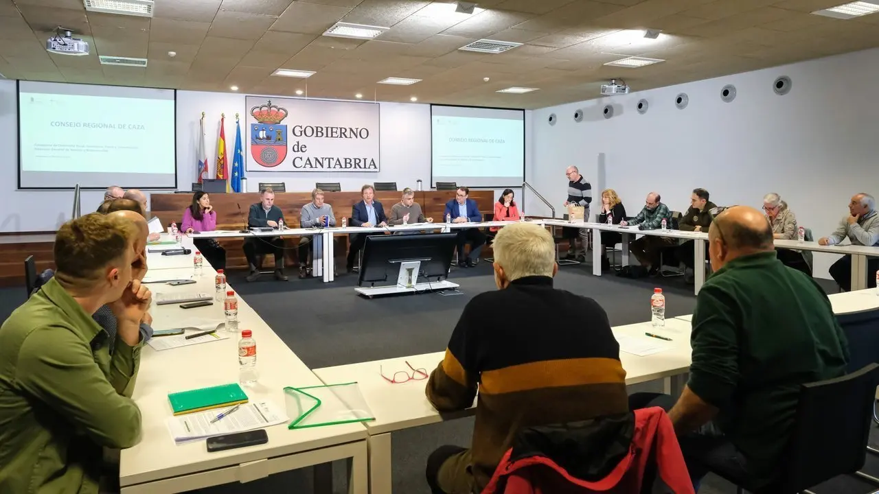 16:30 horas. Sal&oacute;n de actos. Consejer&iacute;a de Desarrollo Rural, Ganader&iacute;a, Pesca y Alimentaci&oacute;n. El consejero de Desarrollo Rural, Ganader&iacute;a, Pesca y Alimentaci&oacute;n, Pablo Palencia, preside el Consejo Regional de Caza. 23 de enero de 2024 &copy; Ra&uacute;l Lucio
