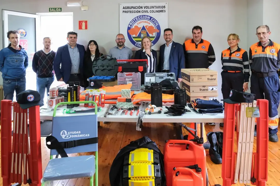 14:00 horas. Casa de Cultura de Colindres. La consejera de Presidencia, Justicia, Seguridad y Simplificaci&oacute;n Administrativa, Isabel Urrutia, entrega nuevo material a la Agrupaci&oacute;n Municipal de Voluntarios de Protecci&oacute;n Civil del municipio. 15 de febrero de 2024 &copy; Ra&uacute;l Lucio