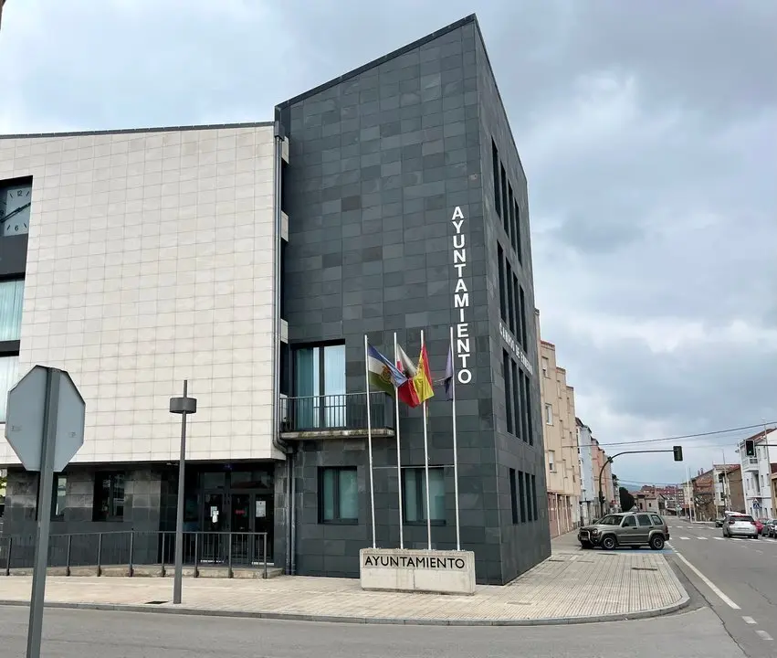 Exterior del edificio del Ayuntamiento de Campoo de Enmedio