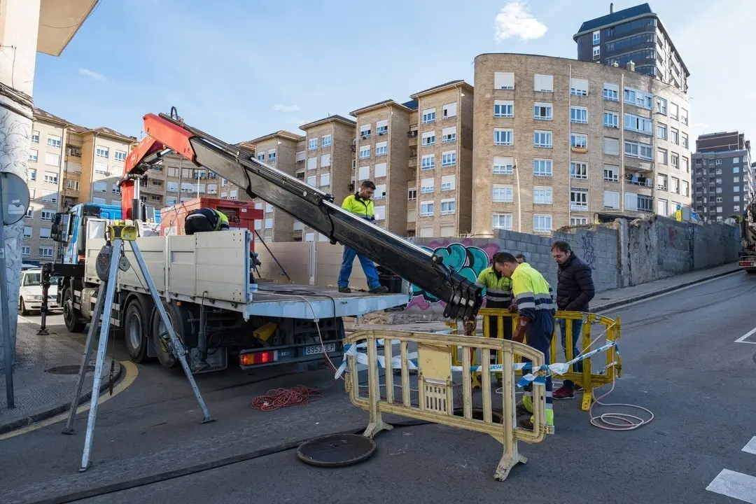 MVPAC. Obras de saneamiento en el entorno del futuro museo. 7 de abril de 2022 &copy; Ra&uacute;l Lucio