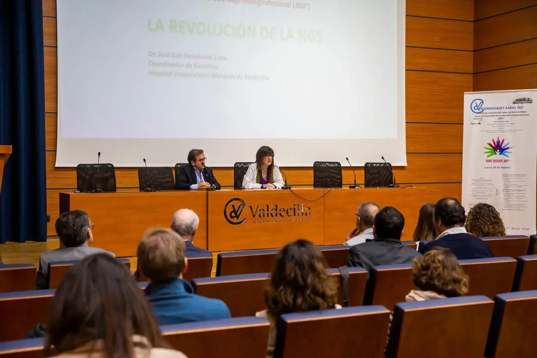 16:30 horas. Hospital Universitario Marqu&eacute;s de Valdecilla. Sal&oacute;n G&oacute;mez Dur&aacute;n
La directora m&eacute;dica del Hospital Universitario Marqu&eacute;s de Valdecilla, Rosana Garc&iacute;a, participa en una jornada de divulgaci&oacute;n coincidiendo con el D&iacute;a Mundial de las Enfermedades Raras. 29 FEBRERO 2024 &copy;&nbsp;Miguel De la Parra