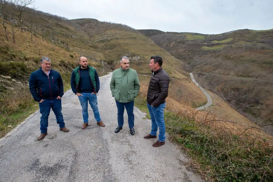 13:30 horas. Lamas&oacute;n
El consejero de Fomento, Ordenaci&oacute;n del Territorio y Medio Ambiente, Roberto
Media, realiza una visita institucional al municipio. 1 marzo 24 &copy;&nbsp;Miguel De la Parra