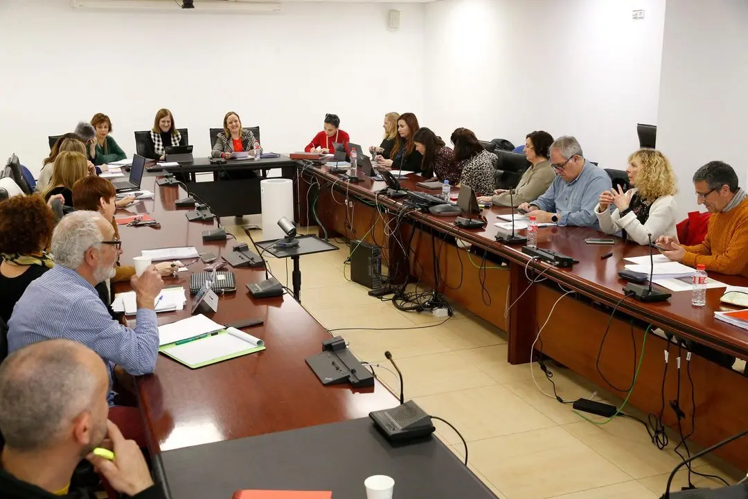 La consejera de Presidencia, Justicia, Seguridad y Simplificaci&oacute;n Administrativa, Isabel Urrutia. preside la Mesa Sectorial de Funci&oacute;n P&uacute;blica. 
12 mar 24