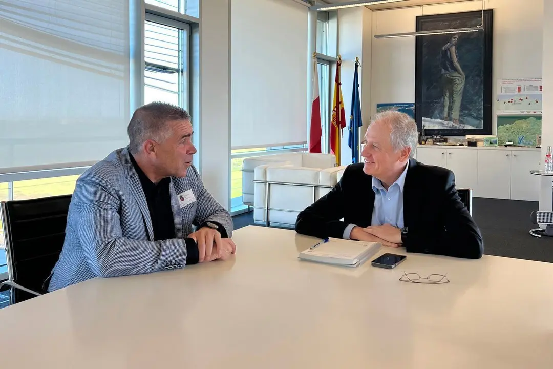 09:30.- Despacho del consejero

El consejero de Industria, Empleo, Innovaci&oacute;n y Comercio, Eduardo Arasti, se re&uacute;ne con el alcalde de Argo&ntilde;os.