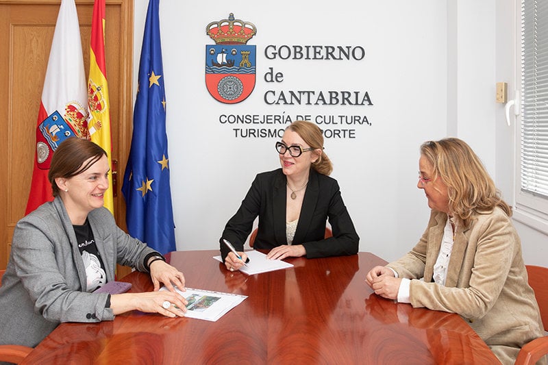 10:00.- Despacho de la consejera
La consejera de Cultura, Turismo y Deporte, Eva Guillermina Fernández, recibe a la alcaldesa de Santa María de Cayón.