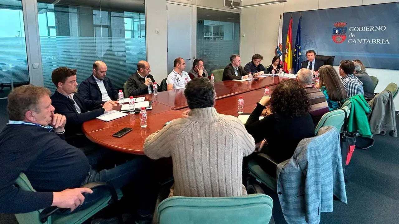 16:00 horas. Sala de Reuniones de la Consejer&iacute;a de Desarrollo Rural, Ganader&iacute;a, Pesca y Alimentaci&oacute;n (3&ordf; planta). El consejero de Desarrollo Rural, Ganader&iacute;a, Pesca y Alimentaci&oacute;n, Pablo Palencia, se re&uacute;ne con las Organizaciones Profesionales Agrarias y Cooperativas Agrarias de Cantabria.