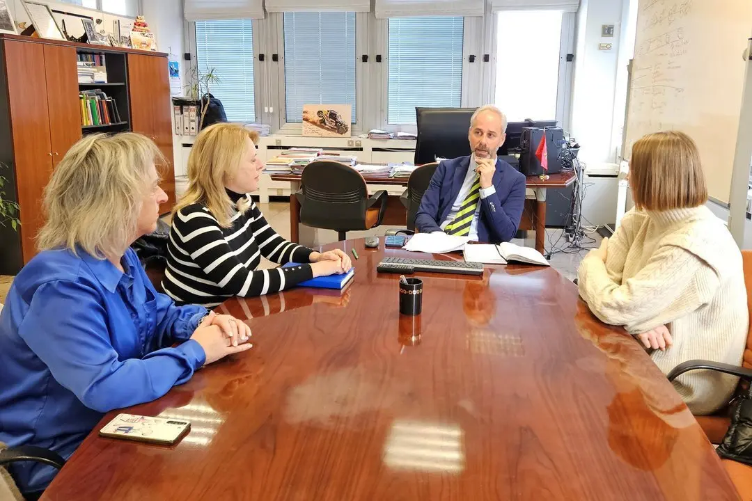 EDUCACI&Oacute;N. Consejero Sergio Silva. Reuni&oacute;n alcaldesa entrambasaguas. 27 Marzo 2024 &copy; Oficina de comunicaci&oacute;n