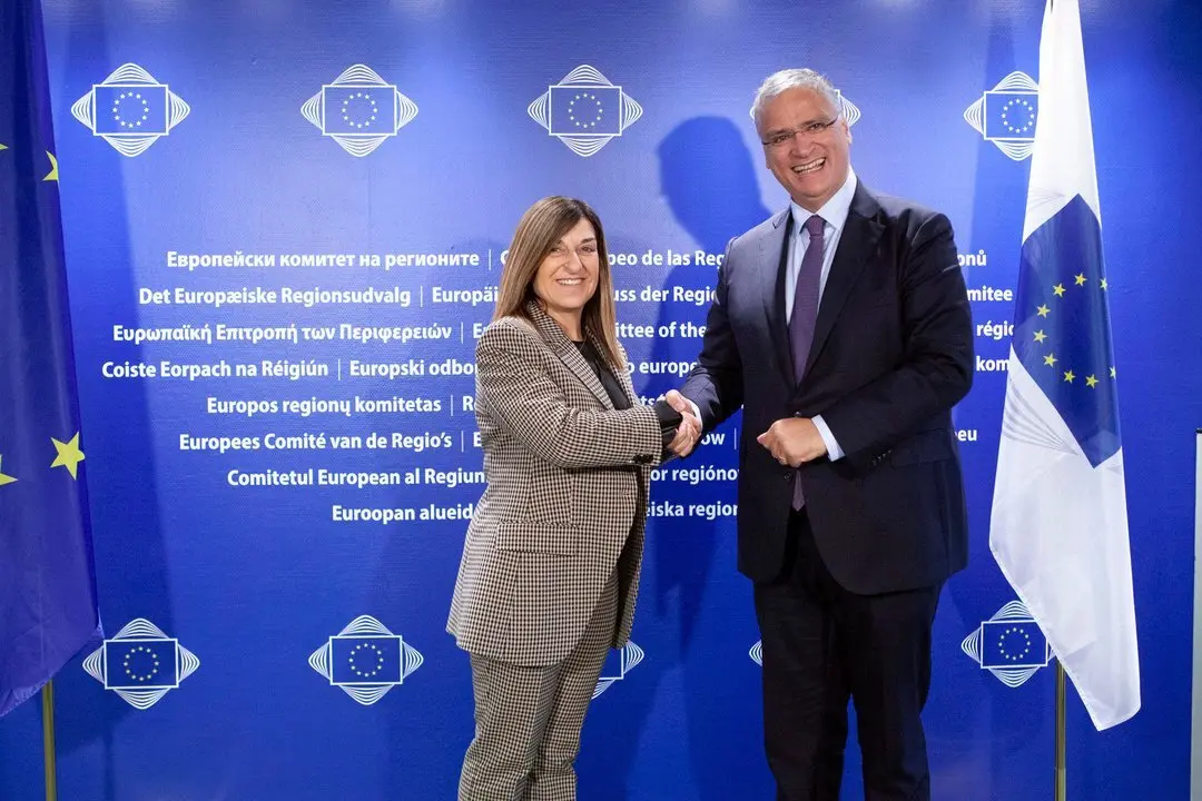 12:30 horas. Comit&eacute; de las Regiones (Sala JDE 8049), Bruselas 
La presidenta de Cantabria, Mar&iacute;a Jos&eacute; S&aacute;enz de Buruaga, se re&uacute;ne con el presidente de Comit&eacute; de las Regiones, Vasco Alves Cordeiro.