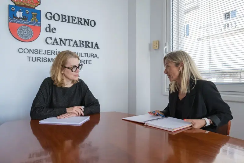 13:00.- Despacho de la consejera. La consejera de Cultura, Turismo y Deporte, Eva Guillermina Fern&aacute;ndez, recibe a la alcaldesa de Castro Urdiales. 24 de abril de 2024 &copy; Ra&uacute;l Lucio