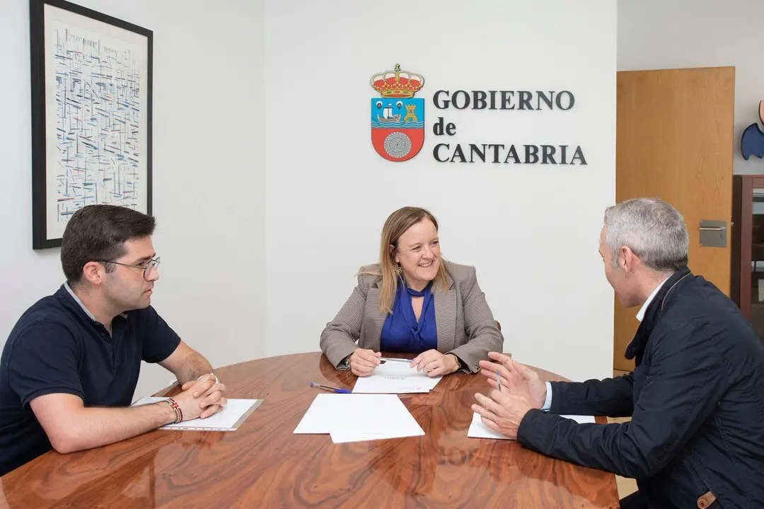 La consejera de Presidencia, Justicia, Seguridad y Simplificaci&oacute;n Administrativa, Isabel Urrutia, recibe al alcalde de Guriezo. 
30 abril 2024