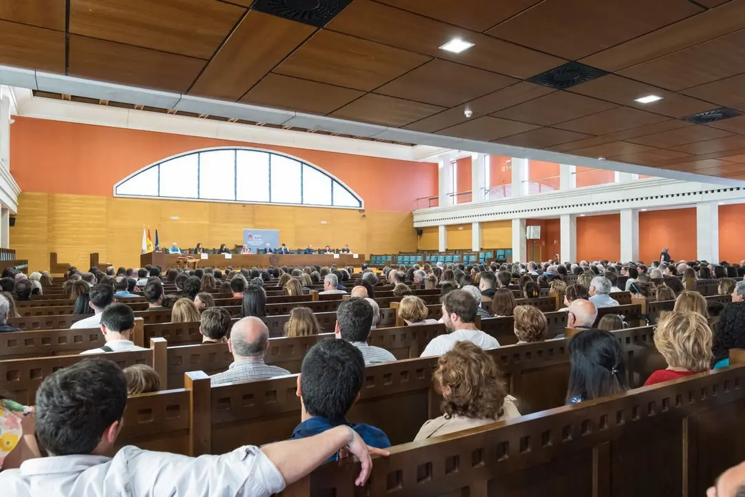 17:00 horas. Paraninfo de la Universidad de Cantabria. El consejero de Educaci&oacute;n, Formaci&oacute;n Profesional y Universidades, Sergio Silva, entrega los t&iacute;tulos de funcionarios de carrera a los docentes que han superado los &uacute;ltimos procesos selectivos. 9 de mayo de 2024 &copy; Ra&uacute;l Lucio