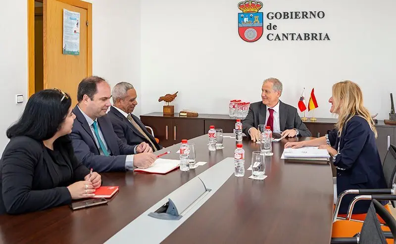 12:00.-Gobierno de Cantabria (Sala Naranja, 6&ordf; planta) 
El consejero de Industria, Empleo, Innovaci&oacute;n y Comercio, Eduardo Arasti, se re&uacute;ne con representantes de la C&aacute;mara de Comercio de Cuba