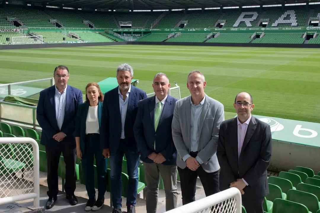 El consejero de Fomento, Ordenaci&oacute;n del Territorio y Medio Ambiente, Roberto Media, presenta el balance de la campa&ntilde;a realizada por Ecoembes, Racing de Santander, Ayuntamiento de Santander y Gobierno de Cantabria 'Somos Especiales, Reciclamos'. 
21 mayo 2024
