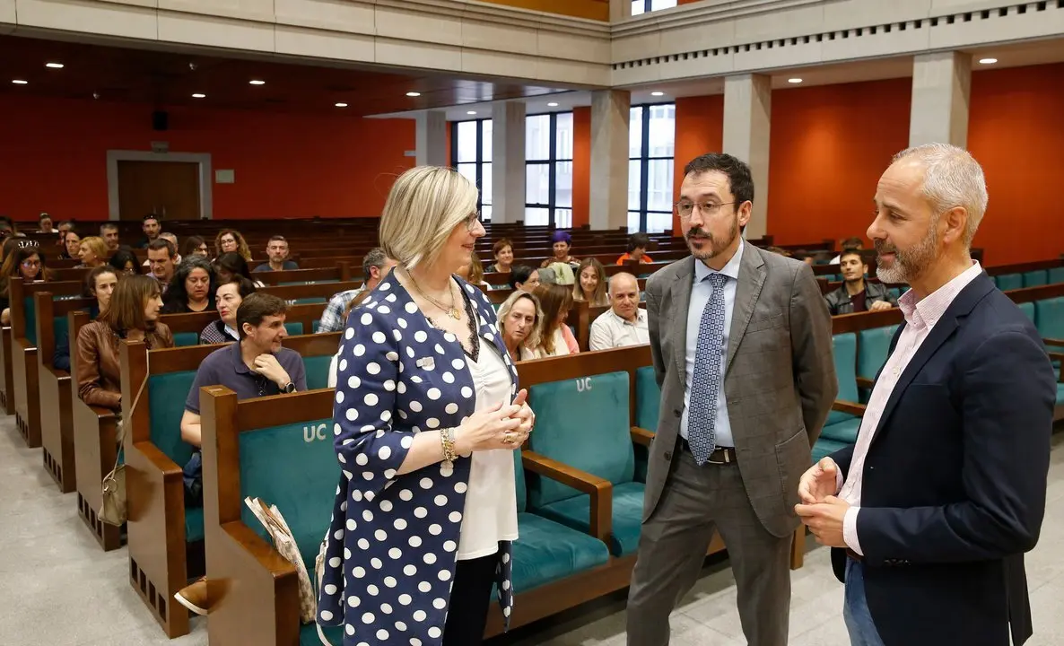 El consejero de Educaci&oacute;n, Formaci&oacute;n Profesional y Universidades, Sergio Silva, se re&uacute;ne con el Comit&eacute; de Directores de Primaria. Posteriormente, se reunir&aacute; con el de Secundaria. 
4 JUN 24