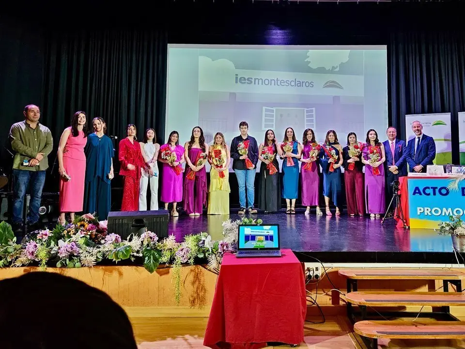 Jóvenes del IES durante el acto de clausura