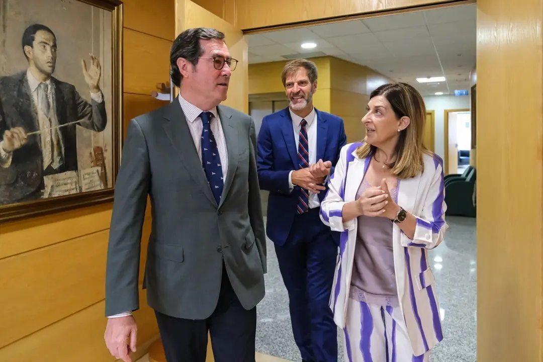 09:30 horas. Gobierno de Cantabria, 6&ordf; planta Cantabria. La presidenta de Cantabria, Mar&iacute;a Jos&eacute; S&aacute;enz de Buruaga, recibe al presidente de CEOE, Antonio Garamendi. 18 de junio de 2024 &copy; Ra&uacute;l Lucio