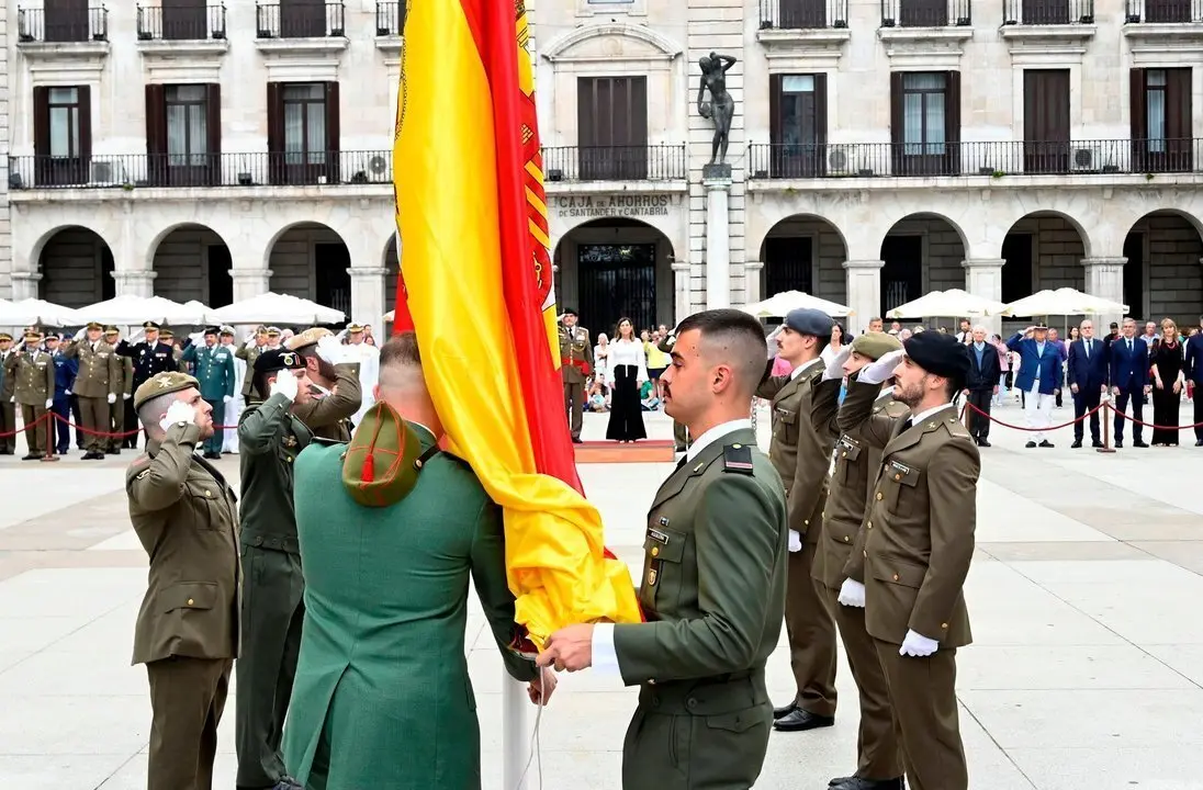 ..
19:30 horas. Plaza Porticada, Santander
La presidenta de Cantabria, Mar&iacute;a Jos&eacute; S&aacute;enz de Buruaga, asiste al izado de la
bandera nacional organizado por el Ej&eacute;rcito de Tierra con motivo del d&eacute;cimo
aniversario de la proclamaci&oacute;n del Rey Felipe VI. 19 JUNIO 2024 &copy; Miguel De la Parra