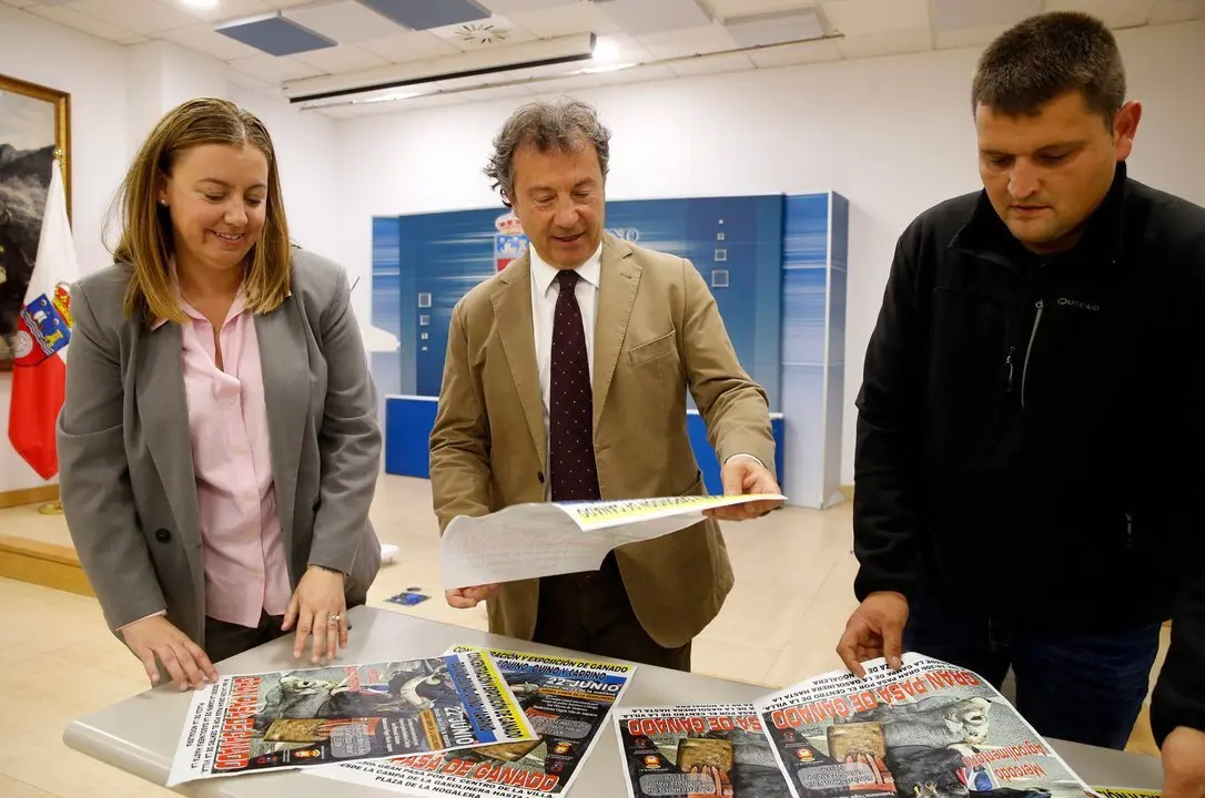 El consejero de Desarrollo Rural, Ganader&iacute;a, Pesca y Alimentaci&oacute;n, Pablo Palencia, y la alcaldesa de Ampuero, Amaya Fern&aacute;ndez, presentan, en rueda de prensa, la feria ganadera en el municipio. 
21 JUN 24