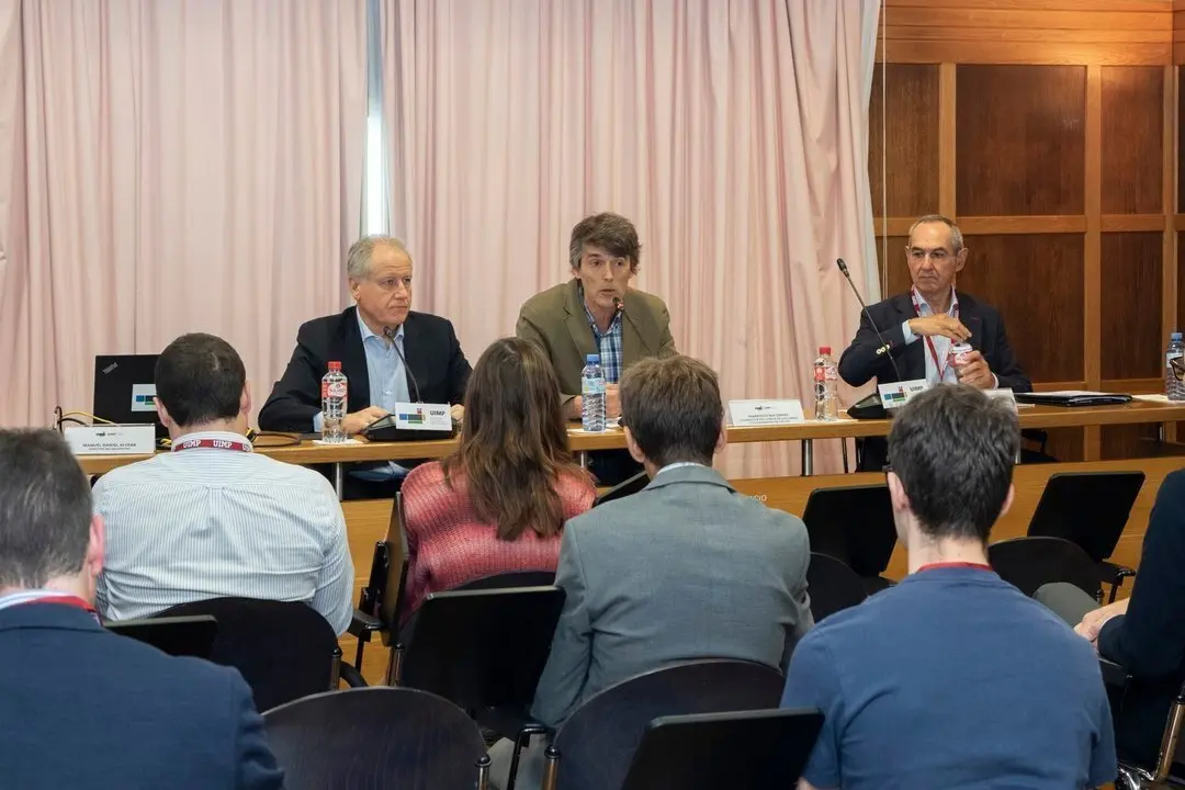 10:00 horas. Caballerizas de La Magdalena, Aula Pedro Salinas

El consejero de Industria, Empleo, Innovaci&oacute;n y Comercio, Eduardo Arasti, inaugura el curso de la UIMP 'Oportunidades y desaf&iacute;os para el impulso de la cadena de valor del H2V.