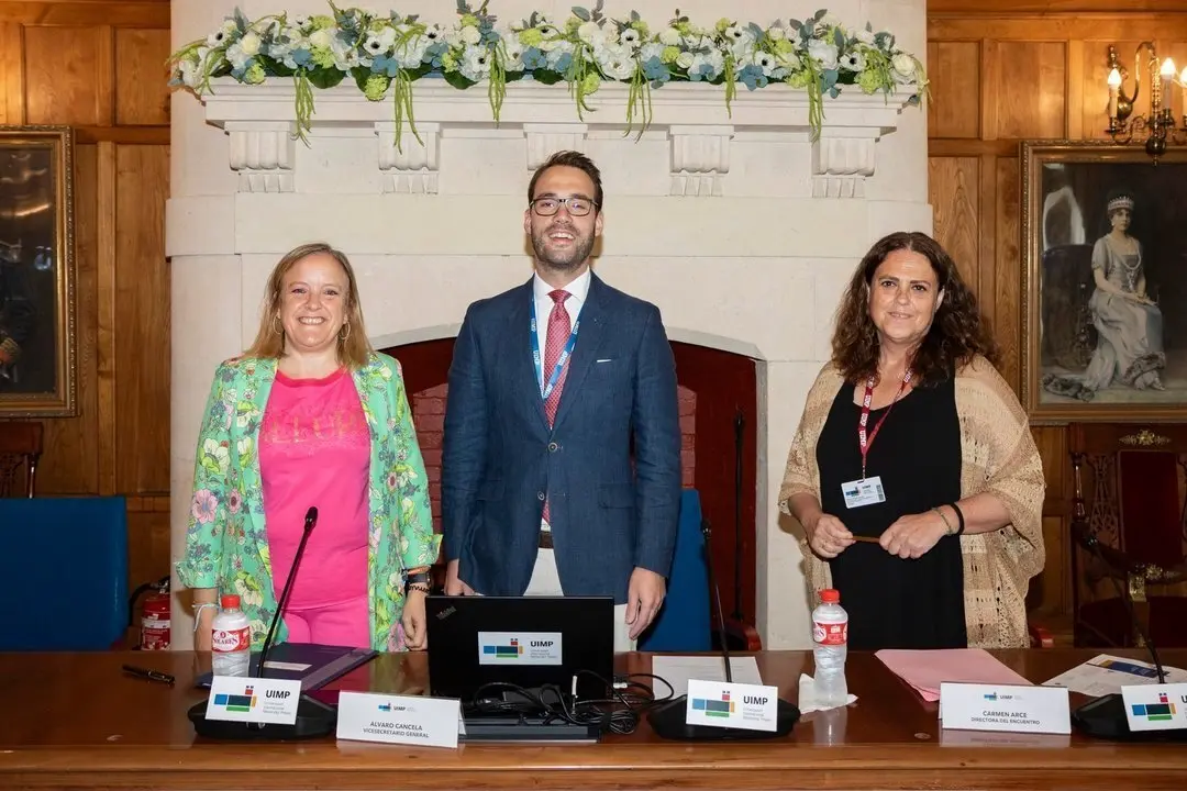 09:30 horas. Palacio de La Magdalena, Hall Real 

La consejera de Presidencia, Justicia, Seguridad y Simplificaci&oacute;n Administrativa, Isabel Urrutia, inaugura el seminario de la UIMP 'La violencia sobre la infancia y la adolescencia. Victimizaci&oacute;n secundaria'.