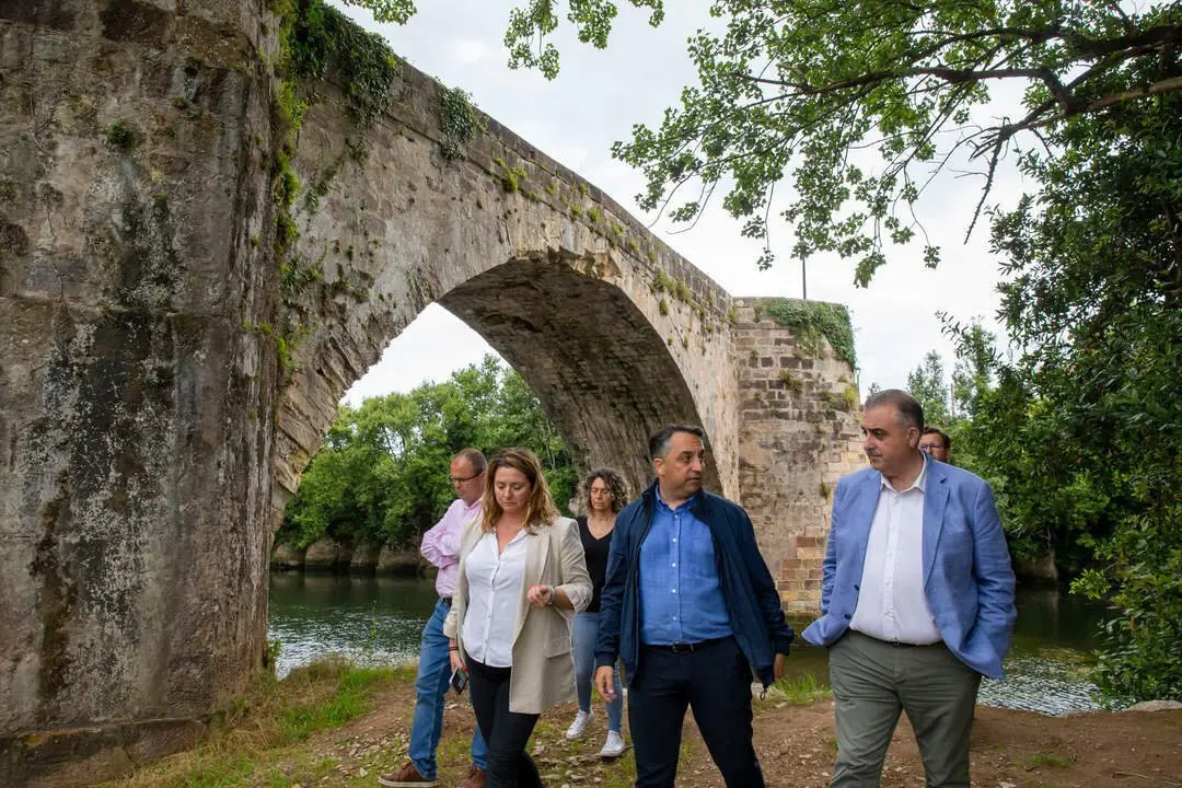 11:30 horas. Oru&ntilde;a, Pi&eacute;lagos. Barrio El Puente, 18 (junto al restaurante La Puentecilla)
El consejero de Fomento, Ordenaci&oacute;n del Territorio y Medio Ambiente, Roberto Media, inaugura varias actuaciones de seguridad vial.. 12 JULIO 2024 &copy; Miguel De la Parra
