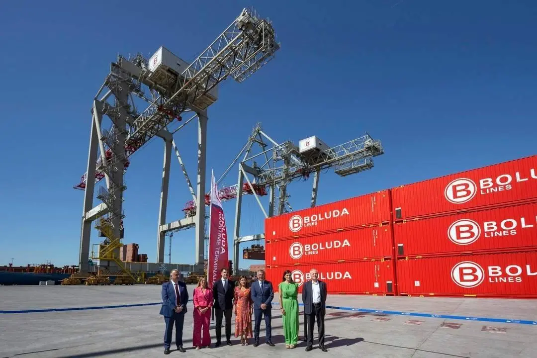 11:00 horas. Puerto de Santander. Entrada por el control de acceso de Raos

La presidenta de Cantabria, Mar&iacute;a Jos&eacute; S&aacute;enz de Buruaga, inaugura las Fase II de la terminal de contenedores de Boluda y la entrada en funcionamiento de la terminal ferroviaria.