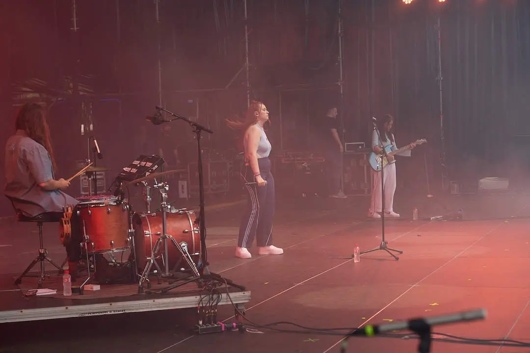 PAULA V&Aacute;ZQUEZ - MAGDALENA EN VIVO 2024 - &copy;EL REY LAGART&Oacute;N (7)