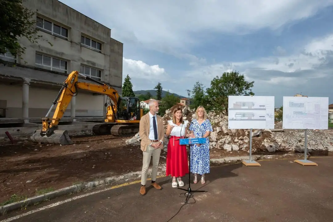 10:00 horas. Barrio El Sombrero, 42B. Sar&oacute;n, Santa Mar&iacute;a de Cay&oacute;n 

La presidenta de Cantabria, Mar&iacute;a Jos&eacute; S&aacute;enz de Buruaga, asiste al acto de inicio de las obras de ampliaci&oacute;n del IES Lope de Vega.