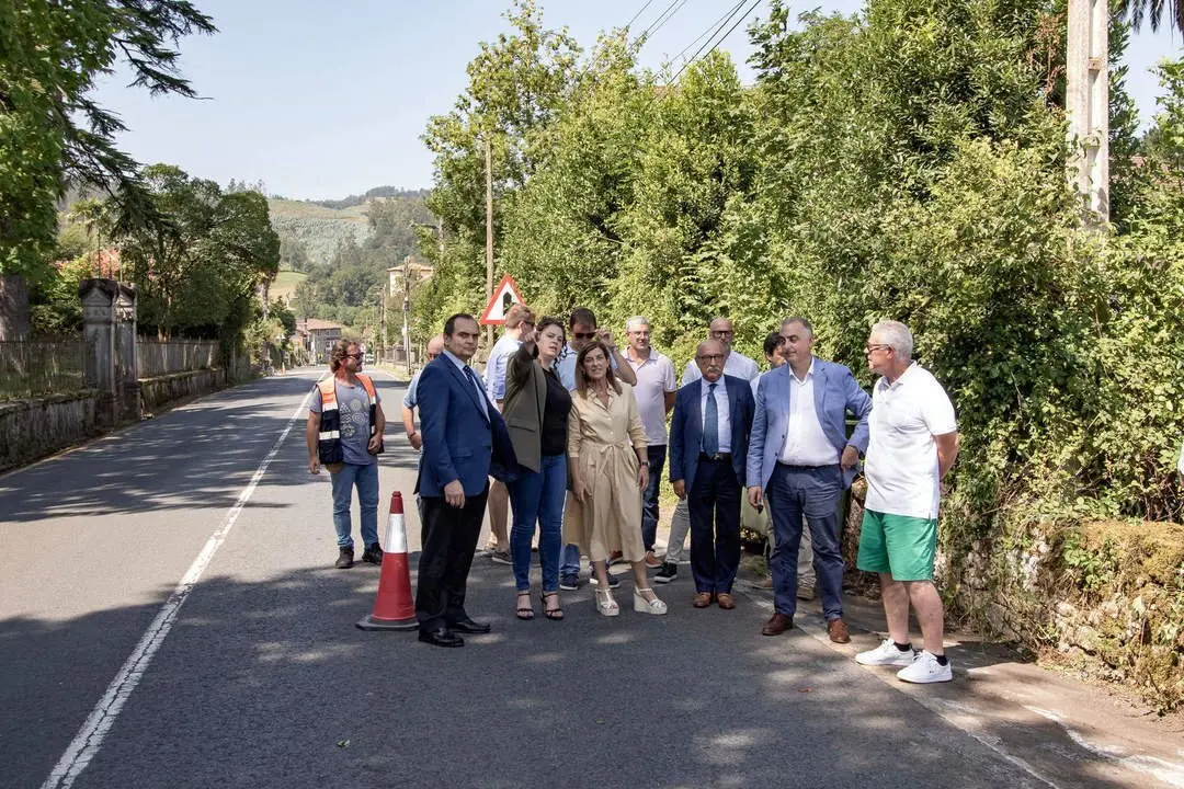 11:30 horas. Valle de Villaverde. Intersecci&oacute;n entre las CA-252 y CA-152, frente a la iglesia de Santa Mar&iacute;a 

La presidenta de Cantabria, Mar&iacute;a Jos&eacute; S&aacute;enz de Buruaga, asiste al inicio de las obras de la carretera entre el alto de La Escrita y La Matanza.