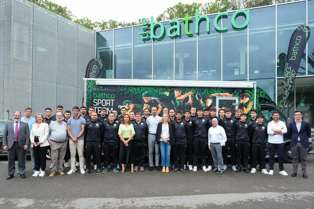 12:00 horas. Oficinas centrales de Bathco en Santander. Bajada del Caleruco, 21A. La consejera de Cultura, Turismo y Deporte, Eva Guillermina Fern&aacute;ndez, asiste a la presentaci&oacute;n del proyecto del Bathco Balonmano Torrelavega para la temporada ASOBAL 2024-2025. 1 de agosto de 2024 &copy; Ra&uacute;l Lucio