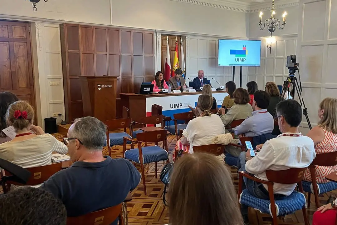 10:00 horas. UIMP.


La consejera de Inclusi&oacute;n social, Juventud, Familias e Igualdad, Bego&ntilde;a G&oacute;mez, inaugura el curso El Futuro del Sistema para la Autonom&iacute;a y Atenci&oacute;n a la Dependencia (SAAD)