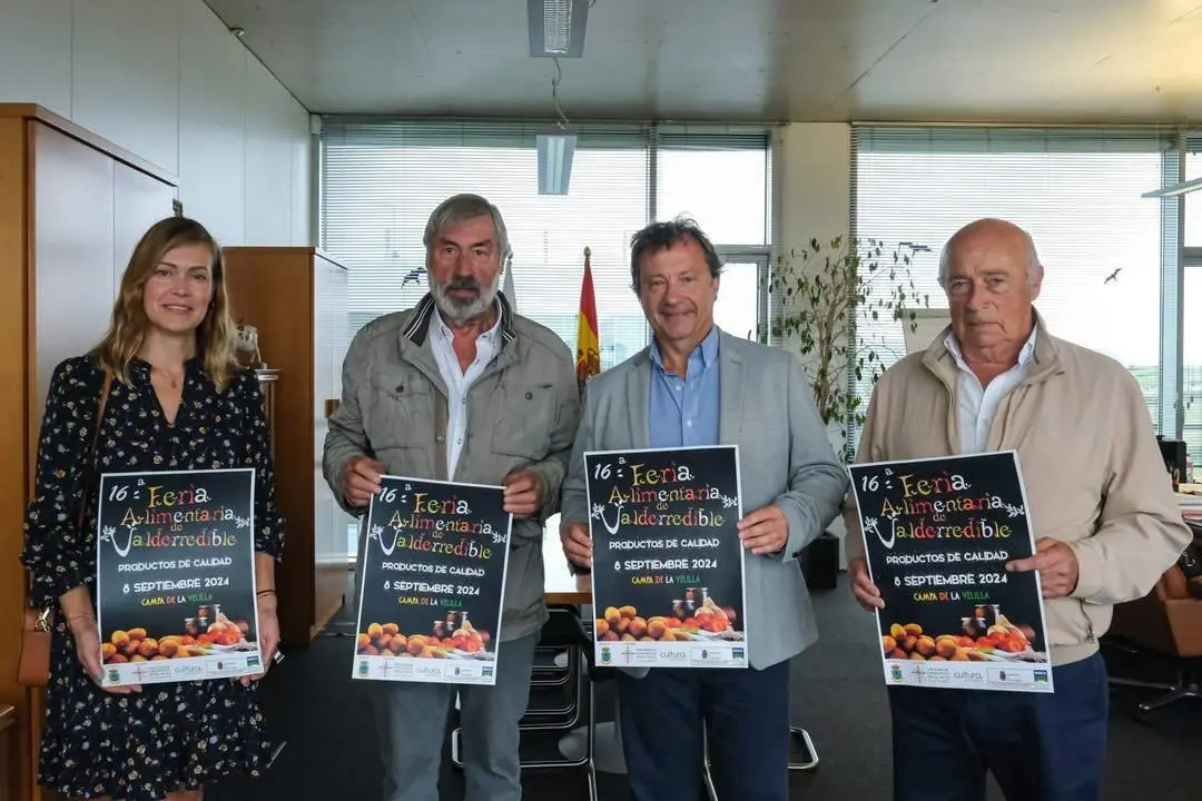 10:00 horas. Despacho del consejero. El consejero de Desarrollo Rural, Ganader&iacute;a, Pesca y Alimentaci&oacute;n, Pablo Palencia, y el alcalde de Valderredible, Fernando Fern&aacute;ndez, presentan la XVI la Feria Alimentaria. 3 de septiembre de 2024 &copy; Ra&uacute;l Lucio