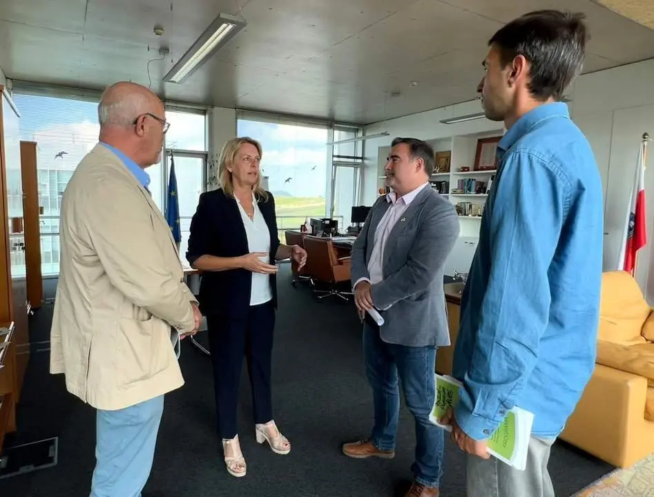 La consejera de Desarrollo Rural, Ganader&iacute;a, Pesca y Alimentaci&oacute;n, Mar&iacute;a Jes&uacute;s Susinos, presenta el Festival de las Aves de Santo&ntilde;a.
18 09 24