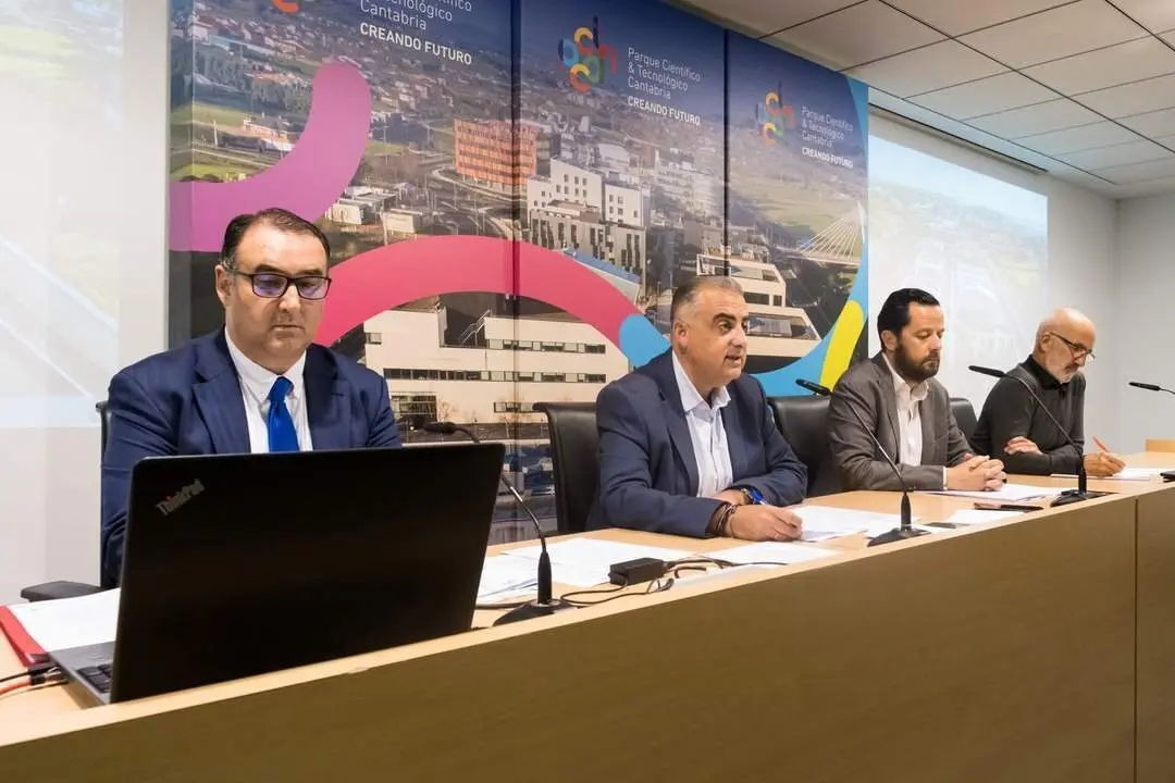 09:00 horas. Sal&oacute;n de actos del PCTCAN. El consejero de Fomento, Vivienda, Ordenaci&oacute;n del Territorio y Medio Ambiente, Roberto Media, preside el Consejo Asesor de Medio Ambiente. 20 de sept. de 24 &copy; Ra&uacute;l Lucio