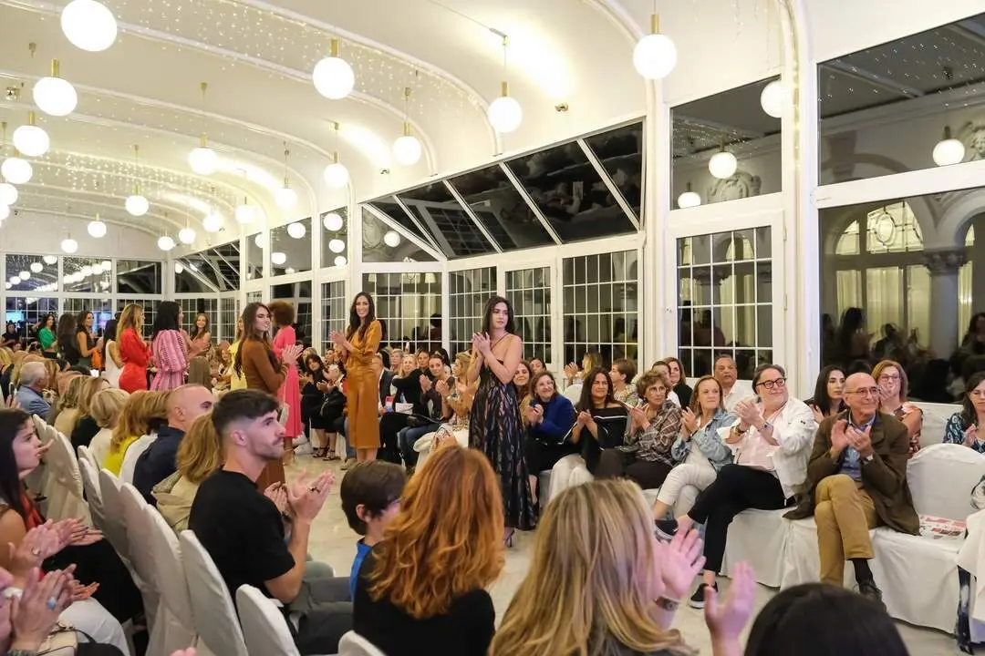 20:00 horas. Hotel Real, Santander. Las consejeras de Presidencia, Justicia, Seguridad y Simplificaci&oacute;n Administrativa, Isabel Urrutia, y de Inclusi&oacute;n Social, Juventud, Familias e Igualdad, Bego&ntilde;a G&oacute;mez del R&iacute;o, asisten al desfile de 'moda re-', proyecto gestionado por Confederaci&oacute;n C&aacute;ritas Espa&ntilde;ola. 25 de septiembre de 2024 &copy; Ra&uacute;l Lucio