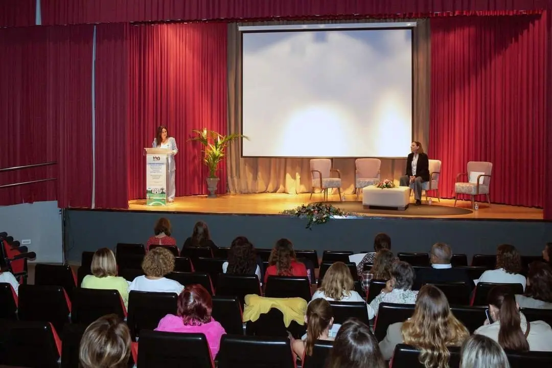 10:00 horas. Fundaci&oacute;n San C&aacute;ndido

La consejera de Inclusi&oacute;n Social, Juventud, Familias e Igualdad, Bego&ntilde;a G&oacute;mez del R&iacute;o, inaugura la I Jornada de buenas pr&aacute;cticas para profesionales y familias en la atenci&oacute;n psicogeri&aacute;trica