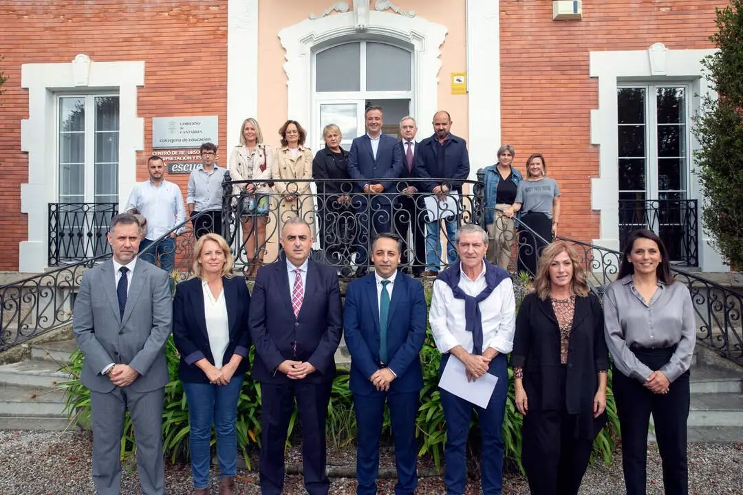 Centro de Recursos, Interpretaci&oacute;n y Estudios de la Escuela, CRIEME. Bo La Iglesia, 29. Polanco

Los consejeros de Fomento, Vivienda, Ordenaci&oacute;n del Territorio y Medio Ambiente, Roberto Media, Cultura, Turismo y Deporte, Luis Mart&iacute;nez Abad y de Desarrollo Rural, Ganader&iacute;a, Pesca y Alimentaci&oacute;n, Mar&iacute;a Jes&uacute;s Susinos, asisten al Comit&eacute; de Gobernanza de Costa Quebrada
nr &copy;
16 oct 24