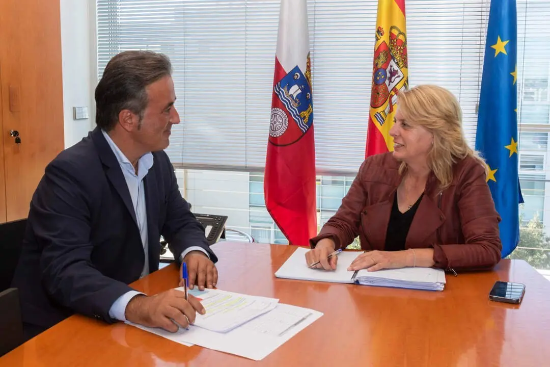 13.00 horas. Despacho de la consejera 

La consejera de Desarrollo Rural, Ganader&iacute;a, Pesca y Alimentaci&oacute;n, Mar&iacute;a Jes&uacute;s Susinos, presenta el Mercado de Granjeros (de granja en granja).