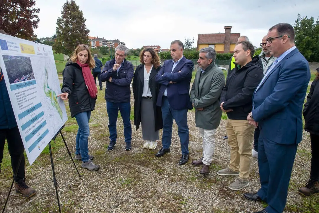 11:30 horas. Suances
El consejero de Fomento, Vivienda, Ordenaci&oacute;n del Territorio y Medio Ambiente,
Roberto Media, visita el inicio de los trabajos de recuperaci&oacute;n ambiental de la ladera
de Suances. 25 oct 2024 &copy; Miguel De la Parra